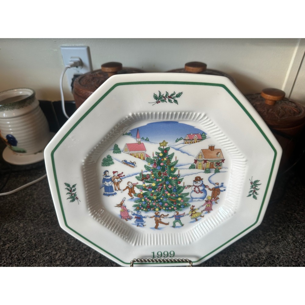 Vintage 1999 Christmas Commemorative Plate Octagon Winter Village Scene Ceramic